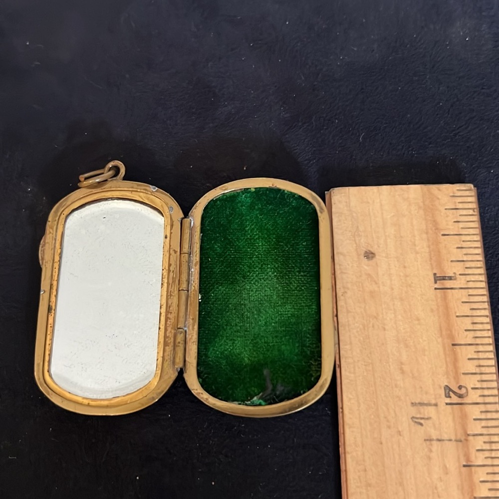 Antique Gold filled Locket with bevel Mirror - Picture 7 of 7